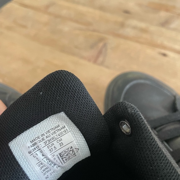 Converse black leather with grey trim. - Picture 2 of 2